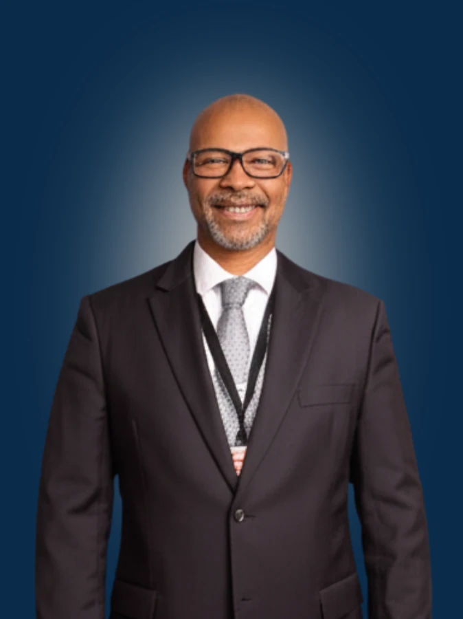 Com mais de 40 anos de atuação na área comercial de veículos e implementos rodoviários, construiu um legado baseado em confiança, credibilidade e resultados consistentes.